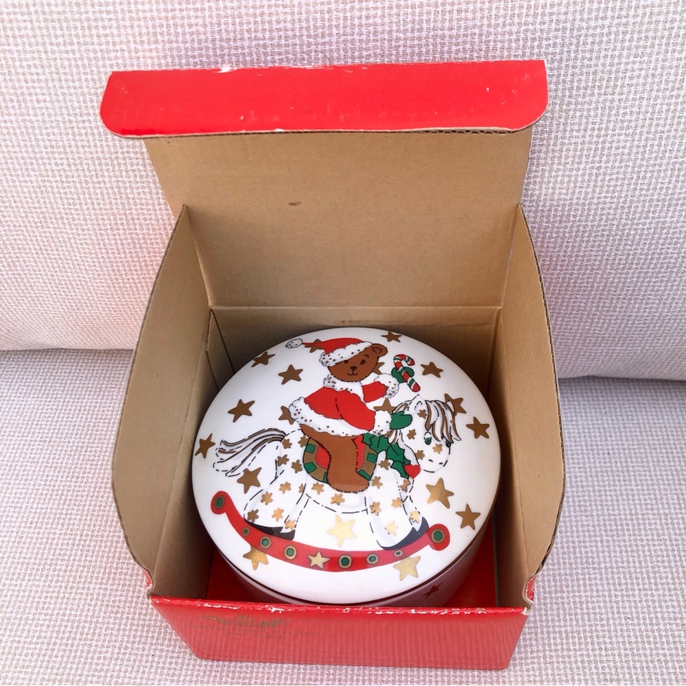 Christmas Trinket Box Round 5"x2" Santa Bear Christopher Stuart Bone China
